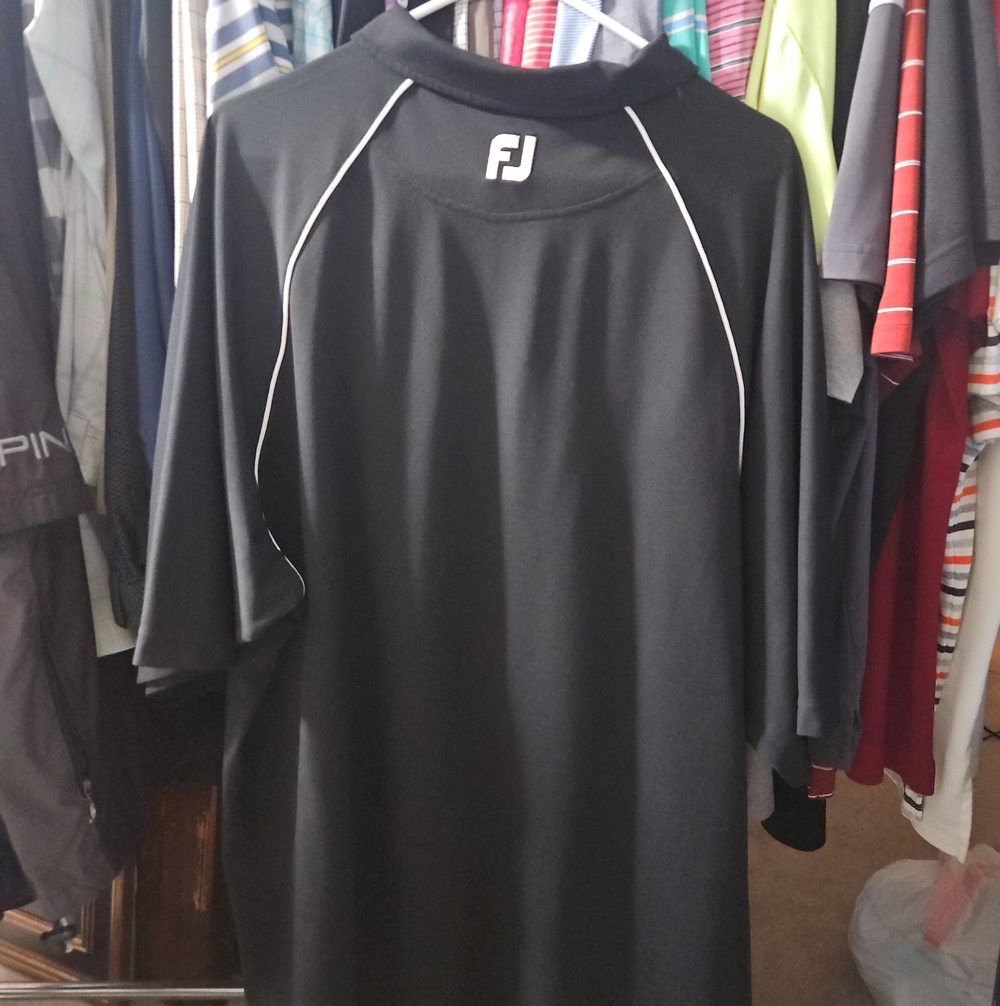 FootJoy Black Men’s Short-Sleeve Rash Guard with White Piping
